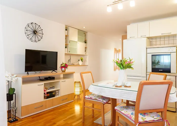 Marin-late Check In Available * Split