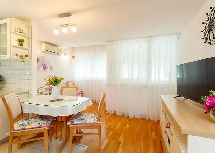 Marin-late Check In Available *