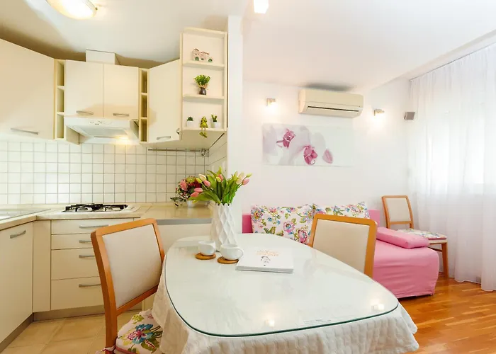 Marin-late Check In Available Lägenhet Split