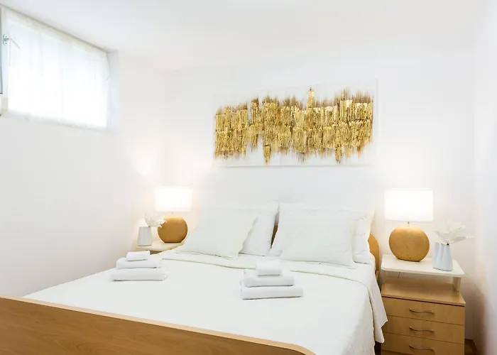 Marin-late Check In Available Split